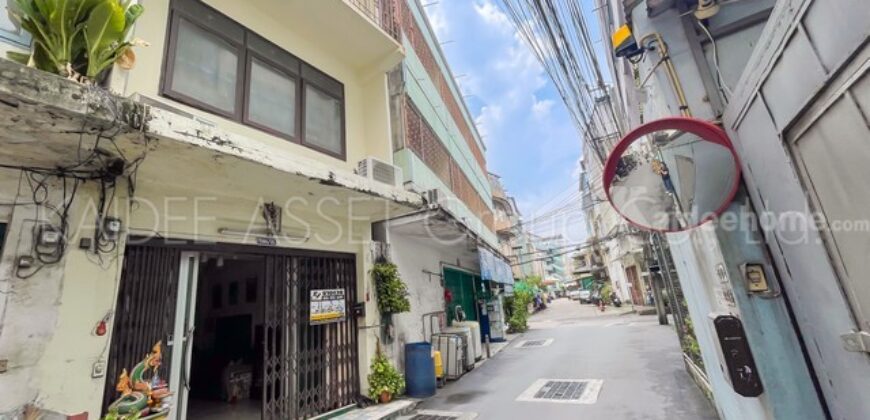 ตึกแถว ถนน จันทน์ 43 แยก 18-2 ซอย เจริญราษฎร์ 5 สาธุประดิษฐ์