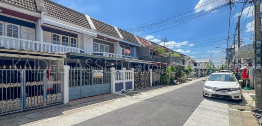 หมู่บ้านไพโรจน์ | ทาวน์เฮ้าส์ ซอย บางนา-ตราด 27 ติดห้าง