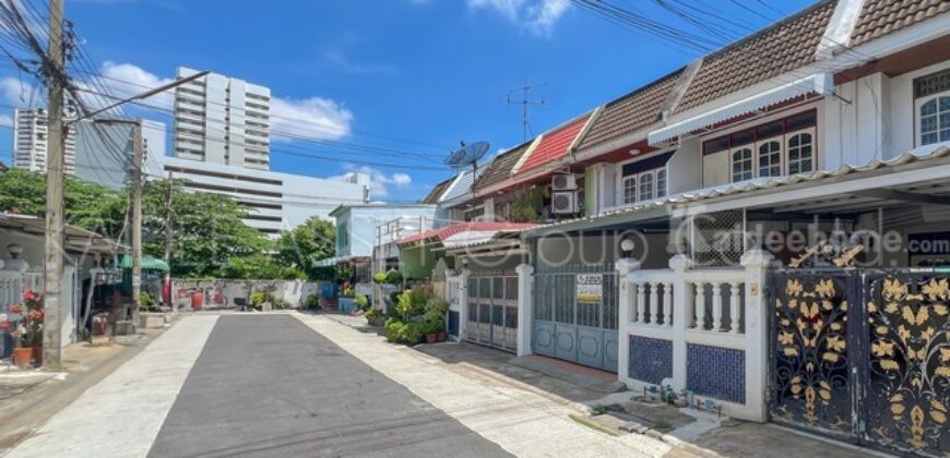 หมู่บ้านไพโรจน์ | ทาวน์เฮ้าส์ ซอย บางนา-ตราด 27 ติดห้าง