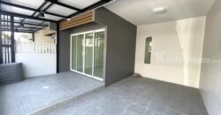 ทาวน์โฮม ใหม่พร้อมอยู่ ใกล้ห้างแฟชั่น เดอะคัลเลอร์ส วงแหวน-รามอินทรา ถ.รามอินทรา ถ.หทัยราษฎร์ ซอยสุเหล่าคลองหนึ่ง เขตคลองสามวา