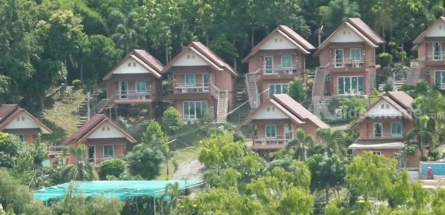 ขายหรือให้เช่าระยะยาว รีสอร์ทบนเนินเขาวิวทะเล สัตหีบ ชลบุรี เงียบสงบพร้อมวิลล่าส่วนตัว 12 หลัง โทร 0887649875