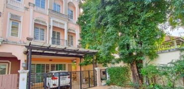 ทาวน์โฮมหรู (หลังริม ไซส์ใหญ่) หมู่บ้านเออร์เบิน สาทร (ขนาด 39 ตร.ว.) ติดถ.ราชพฤกษ์ บางจาก บางแวก ภาษีเจริญ ใกล้สาทรเพียง 8 กม. : URBAN SATHORN