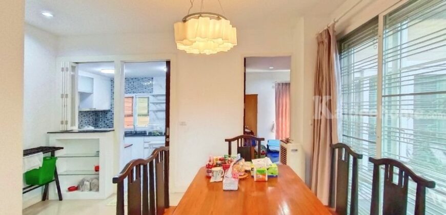 ทาวน์โฮมหรู (หลังริม ไซส์ใหญ่) หมู่บ้านเออร์เบิน สาทร (ขนาด 39 ตร.ว.) ติดถ.ราชพฤกษ์ บางจาก บางแวก ภาษีเจริญ ใกล้สาทรเพียง 8 กม. : URBAN SATHORN