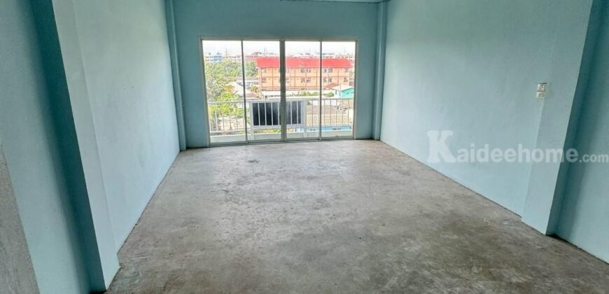 ให้เช่าอาคารพาณิชย์ 3.5 ชั้น กว้างขวาง มีห้องนอน ทำเลดี กาญจนาฯ 10,000 บ.