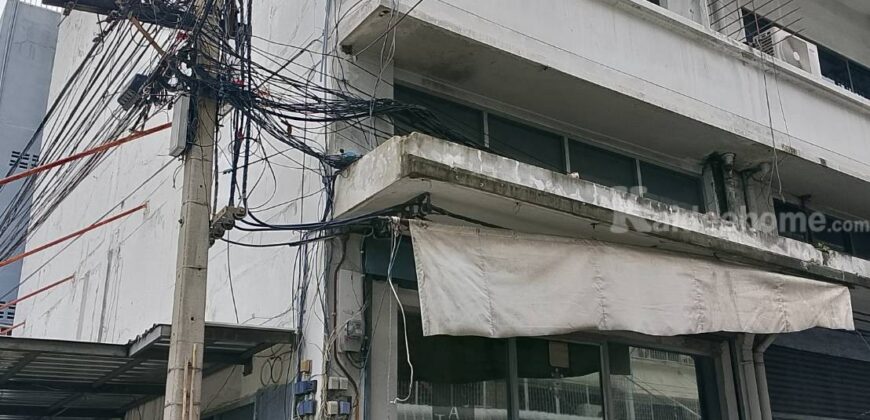 ให้เช่าอาคารพาณิชย์5ชั้น จันทน์32 มีห้องน้ำและห้องนอนทุกชั้น ใกล้สถานีรถไฟฟ้าสุรศักดิ์ มีที่จอดรถ เหมาะสำหรับทำธุรกิจหรืออยู่อาศัย