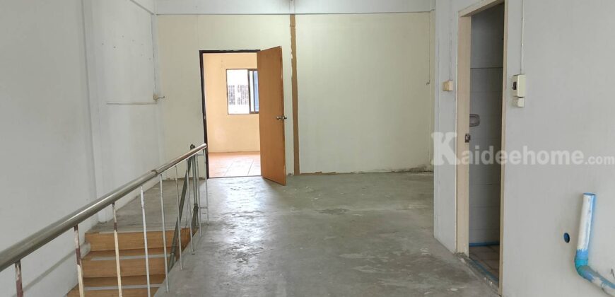 ให้เช่าอาคารพาณิชย์5ชั้น จันทน์32 มีห้องน้ำและห้องนอนทุกชั้น ใกล้สถานีรถไฟฟ้าสุรศักดิ์ มีที่จอดรถ เหมาะสำหรับทำธุรกิจหรืออยู่อาศัย