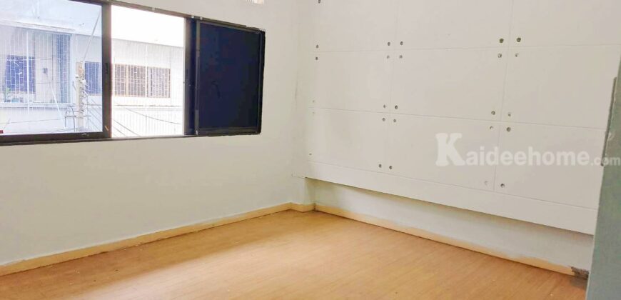 ให้เช่าอาคารพาณิชย์5ชั้น จันทน์32 มีห้องน้ำและห้องนอนทุกชั้น ใกล้สถานีรถไฟฟ้าสุรศักดิ์ มีที่จอดรถ เหมาะสำหรับทำธุรกิจหรืออยู่อาศัย