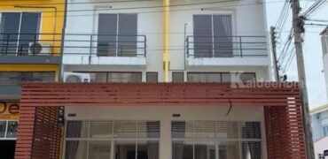 ขายเพียง 2.9 ล้านบาท! อาคารพาณิชย์ 2 คูหา ทะลุถึงกัน 3 ชั้นครึ่ง ห้องหัวมุม สภาพใหม่ ทำเลทอง ใกล้ Big C คลองหก! โทร 081-466-4597