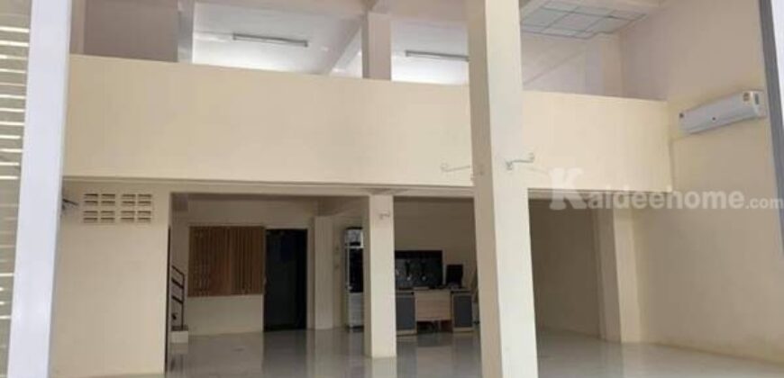 ให้เช่าตึก ราคาถูกเพียง 13,000 บ/ด 2คูหาทะลุติดกัน ห้องมุม ทำเลดี อยู่ตรงคลองหกใกล้บิ๊กซี ซอย เบญจทรัพย์ โทร 0814664597