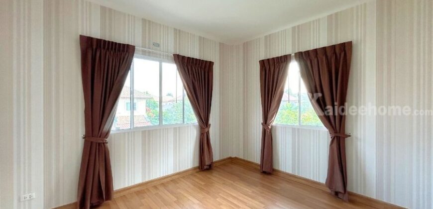 บ้านเดี่ยว ชวนชื่น กรีนบาวด์ กรุงเทพ-ปทุมธานี เมืองปทุมธานี (ขนาด 63 ตร.ว.) ตั้งอยู่ภายในโครงการ Flora Ville Golf & Country Club สนามกอล์ฟระดับ Exclusive