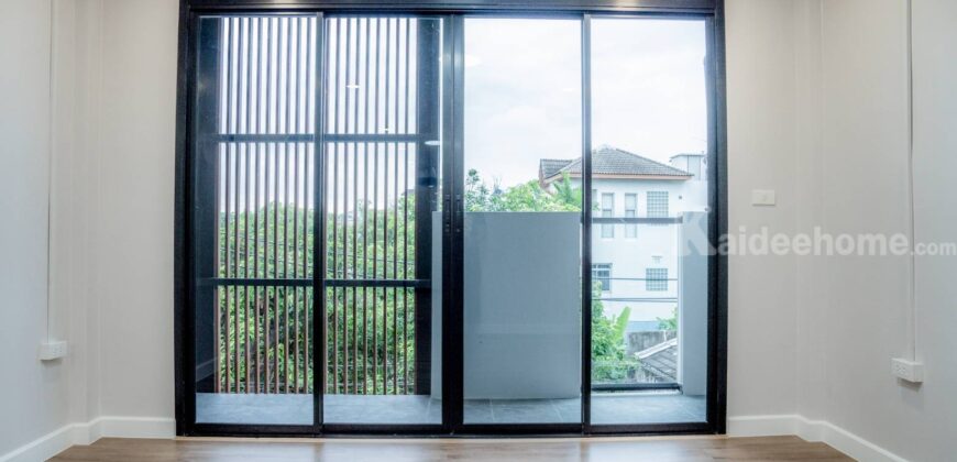 ขายบ้านทาวโฮมเอกมัย สุขุมวิท65 ปรีดีพนมยงค์15 Townhome 4ชั้น ใกล้ BTSเอกมัย ทองหล่อ พระโขนง 3 ห้องนอน 4ห้องน้ำ บ้านทำใหม่พร้อมอยู่ ใกล้พระราม4 จุดขึ้นลงทางด่วน เหมาะทำ Home office 087-9074045