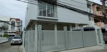 รหัสC6870 ให้เช่าบ้านเดี่ยว 2ชั้น หลังมุม ย่านสุทธิสาร ห้วยขวาง ใกล้ MRTสุทธิสาร เหมาะทำโอมออฟฟิศ