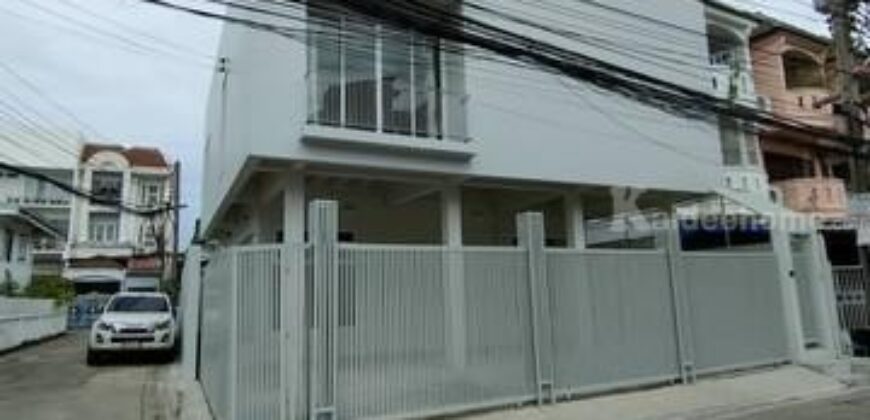 รหัสC6870 ให้เช่าบ้านเดี่ยว 2ชั้น หลังมุม ย่านสุทธิสาร ห้วยขวาง ใกล้ MRTสุทธิสาร เหมาะทำโอมออฟฟิศ