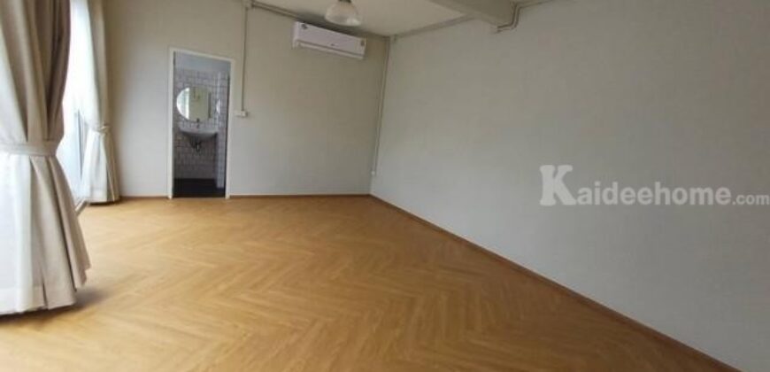 รหัสC6870 ให้เช่าบ้านเดี่ยว 2ชั้น หลังมุม ย่านสุทธิสาร ห้วยขวาง ใกล้ MRTสุทธิสาร เหมาะทำโอมออฟฟิศ