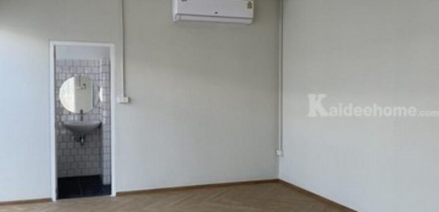 รหัสC6870 ให้เช่าบ้านเดี่ยว 2ชั้น หลังมุม ย่านสุทธิสาร ห้วยขวาง ใกล้ MRTสุทธิสาร เหมาะทำโอมออฟฟิศ