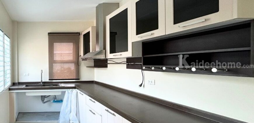 บ้านเดี่ยว ชวนชื่น กรีนบาวด์ กรุงเทพ-ปทุมธานี เมืองปทุมธานี (ขนาด 63 ตร.ว.) ตั้งอยู่ภายในโครงการ Flora Ville Golf & Country Club สนามกอล์ฟระดับ Exclusive