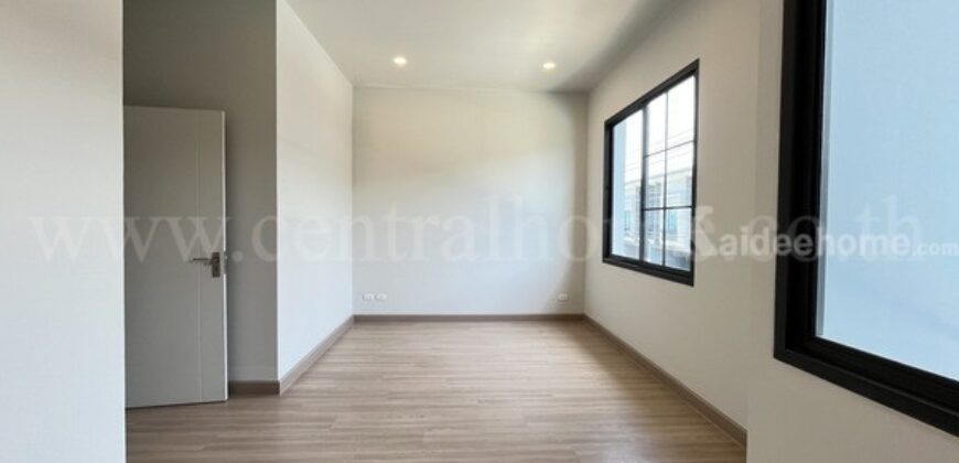 ทาวน์เฮ้าส์ บริทาเนีย วงแหวน – จตุโชติ ราคาถูก ซื้อมาไม่เคยอยู่