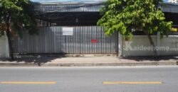 ให้เช่าที่ดินทรงสี่เหลี่ยมผืนผ้าเนื้อที่ประมาณ53ตร.วา ทำเลทอง ใกล้โรงงานไทยวาโก้ มีโครงสังกะสีเป็นโรงเรือนพร้อมประตูสังกะสี พื้นโบกปูนเรียบ