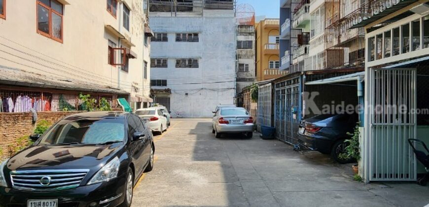 ขายตึกแถว ถนนเจริญนคร ตรงข้ามริเวอร์ไซต์ พลาซ่า โรงแรมอวานี่ ริเวอร์ไซต์ ปัจจุบันเป็นห้องเช่า เหมาะแก่การรีโนเวทเป็นอพาร์เม้นท์ เกสต์เฮ้าส์ หรือ Airbnb