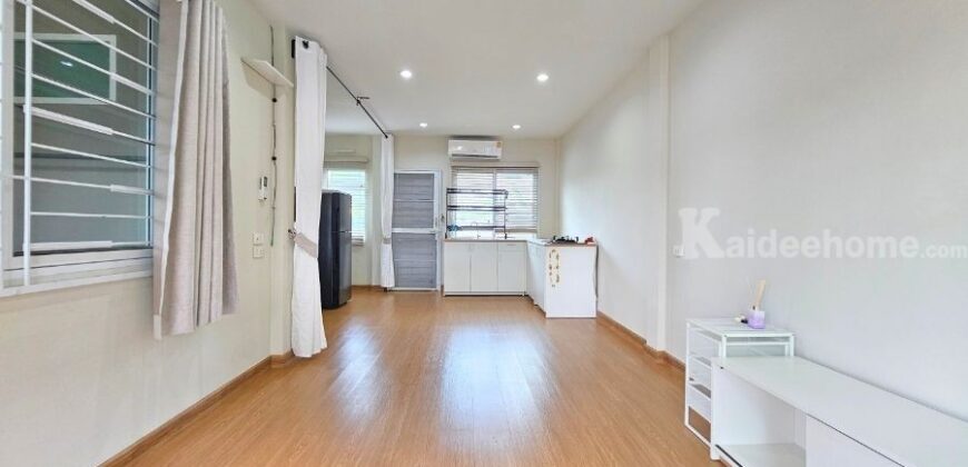 ขาย!! ทาวน์โฮม บีทีเอ็น เรสซิเดนซ์ (หลังบ้านไม่ติดหลังอื่น ขนาด 20 ตร.ว.) ซอยจันทร์ทองเอี่ยม บางบัวทอง นนทบุรี ใกล้เซ็นทรัลเวสต์เกต : BTN Residence