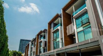 ขายบ้านทาวโฮมส์เอกมัย Residence สุขุมวิท65 Townhome Sukhumvit 4 ชั้น ใกล้ BTS เอกมัย 950 เมตร ไปทองหล่อสะดวก เข้าออกได้หลายทาง ทั้งเอกมัย สุขุมวิท71 พระราม4 คลองตัน บ้านพร้อมอยู่ 087-9074045