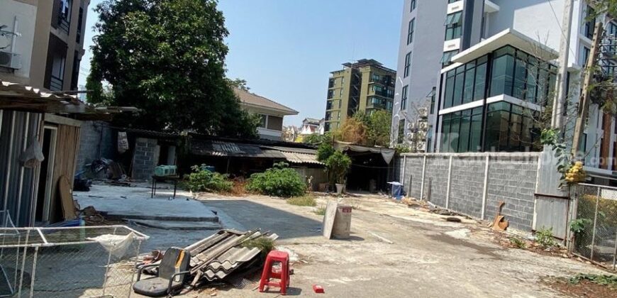 ขายที่ดินเปล่าถนนลาดพร้าว48 พื้นที่133ตรว. ขาย13.8 ล้านบาท ราคาถูกที่สุดในนั้นแล้ว ห่างจากถนนลาดพร้าวเพียง 300 เมตร ใกล้MRT ลาดพร้าว