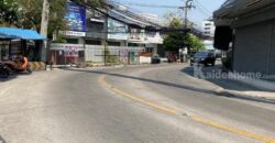 ขายที่ดินเปล่าถนนลาดพร้าว48 พื้นที่133ตรว. ขาย13.8 ล้านบาท ราคาถูกที่สุดในนั้นแล้ว ห่างจากถนนลาดพร้าวเพียง 300 เมตร ใกล้MRT ลาดพร้าว