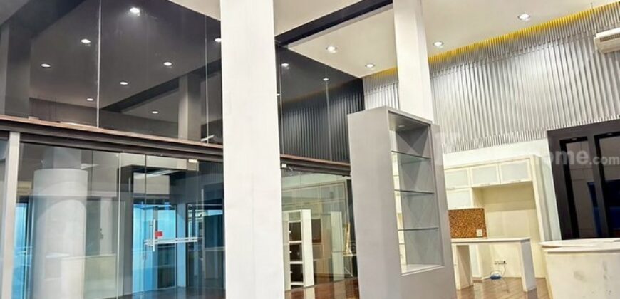 รหัสC6884 ให้เช่าอาคารพาณิชย์ 4ชั้น ย่านถนนกิ่งแก้ว บางนา เหมาะกับกิจการหลายอย่าง ที่จอดรถมีหลายคัน