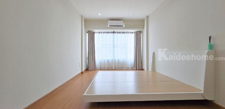 ขาย!! ทาวน์โฮม บีทีเอ็น เรสซิเดนซ์ (หลังบ้านไม่ติดหลังอื่น ขนาด 20 ตร.ว.) ซอยจันทร์ทองเอี่ยม บางบัวทอง นนทบุรี ใกล้เซ็นทรัลเวสต์เกต : BTN Residence