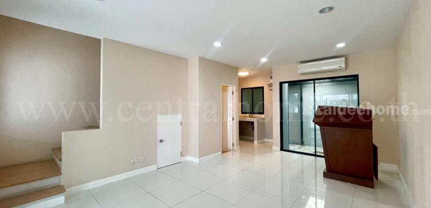 ทาวน์โฮม 3 ชั้น บ้านกลางเมือง รัตนาธิเบศร์ รีโนเวทใหม่ พร้อมอยู่