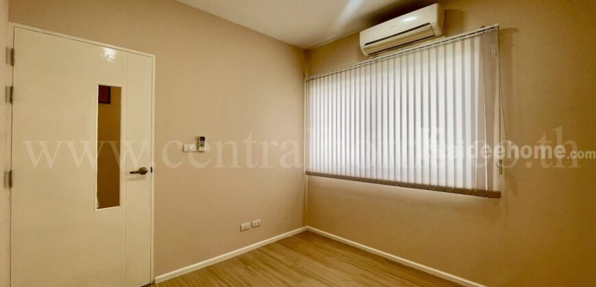 ทาวน์โฮม 3 ชั้น บ้านกลางเมือง รัตนาธิเบศร์ รีโนเวทใหม่ พร้อมอยู่