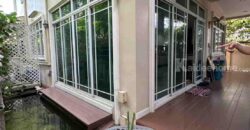 ขาย/ให้เช่า บ้านเดี่ยว – ซอยแบริ่ง 26 (Fantasia Villa) บ้านมุมโครงการ บรรยากาศสงบ