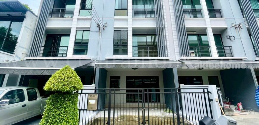ทาวน์โฮม 3 ชั้น บ้านกลางเมือง รัตนาธิเบศร์ รีโนเวทใหม่ พร้อมอยู่