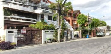 ขายบ้านสุขุมวิท71 ปรีดีพนมยงค์14 ทาวน์โฮมหลังมุม 3 ชั้น ที่ดิน 39 ตร.ว 5ห้องนอน 6ห้องน้ำ ใกล้รถไฟฟ้า BTSพระโขนง เอกมัย ทำเลดี ถนนกว้างเดินทางสะดวก ใกล้โรงเรียนนานาชาติ House Sukhumvit 71 Ekkamai 0879074045