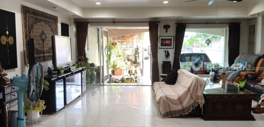ขายบ้านสุขุมวิท71 ปรีดีพนมยงค์14 ทาวน์โฮมหลังมุม 3 ชั้น ที่ดิน 39 ตร.ว 5ห้องนอน 6ห้องน้ำ ใกล้รถไฟฟ้า BTSพระโขนง เอกมัย ทำเลดี ถนนกว้างเดินทางสะดวก ใกล้โรงเรียนนานาชาติ House Sukhumvit 71 Ekkamai 0879074045