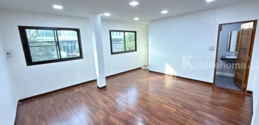 รหัสC6929 ให้เช่าบ้านเดี่ยว 2 ชั้น ซอยสังคมสงเคราะห์ ถนนลาดพร้าว ใกล้เซ็นทรัลอีสวิลล์