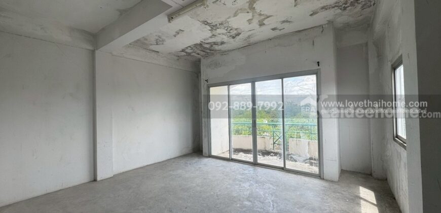 ขายตึกแถว 3.5 ชั้น หมู่บ้านเบญจพฤกษ์ คลอง5 ถนนเลียบคลอง5 พื้นที่ 16.1 ตรว. – 19.2 ตรว. มีให้เลือก 11 คูหา เหมาะทำธุรกิจ ใกล้ม.ราชมงคลธัญบุรี