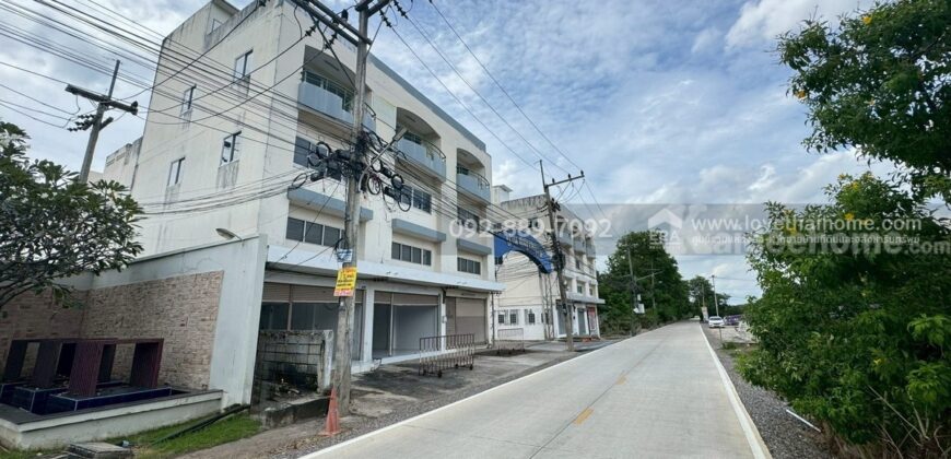 ขายตึกแถว 3.5 ชั้น หมู่บ้านเบญจพฤกษ์ คลอง5 ถนนเลียบคลอง5 พื้นที่ 16.1 ตรว. – 19.2 ตรว. มีให้เลือก 11 คูหา เหมาะทำธุรกิจ ใกล้ม.ราชมงคลธัญบุรี