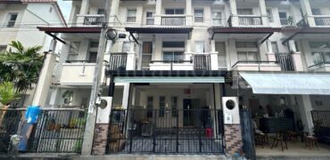 ทาวน์โฮม 3 ชั้น นารารมย์ บางกรวย – ไทรน้อย ติดโซล่าเซลล์ทั้งหลัง