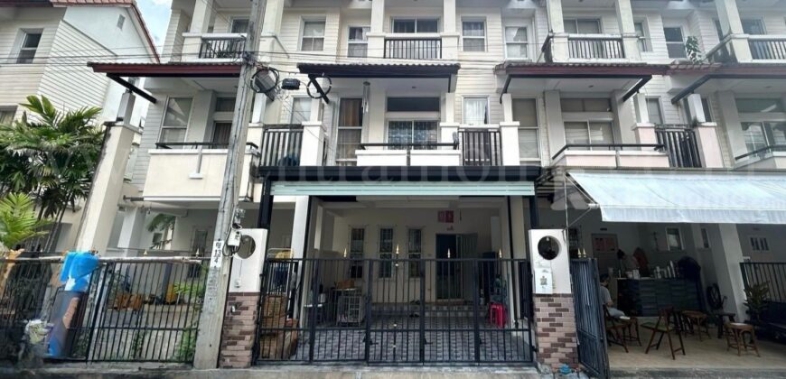 ทาวน์โฮม 3 ชั้น นารารมย์ บางกรวย – ไทรน้อย ติดโซล่าเซลล์ทั้งหลัง