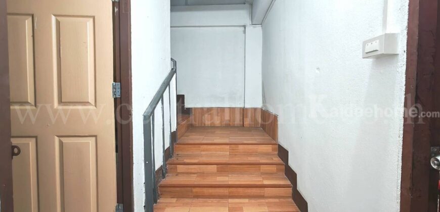 อาคารพาณิชย์ 3 ชั้นครึ่ง ติดรถไฟฟ้า MRT สถานีลาดพร้าว 101