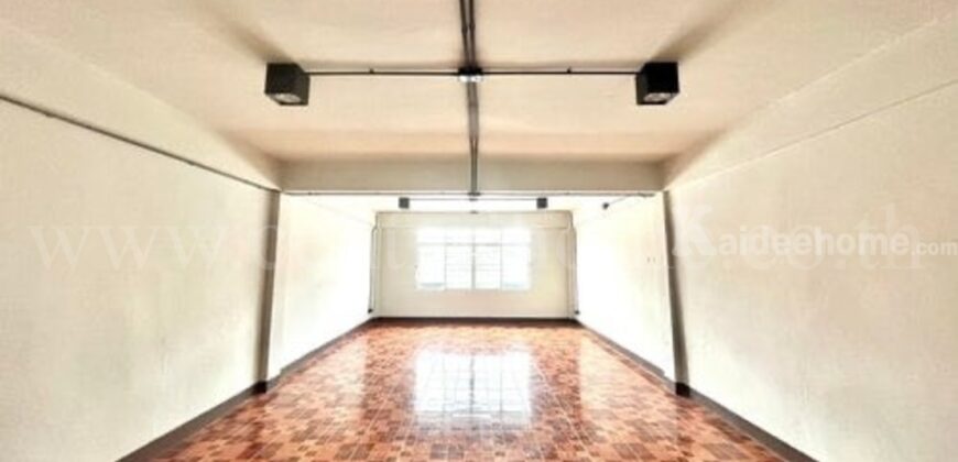 อาคารพาณิชย์ 3 ชั้นครึ่ง ติดรถไฟฟ้า MRT สถานีลาดพร้าว 101