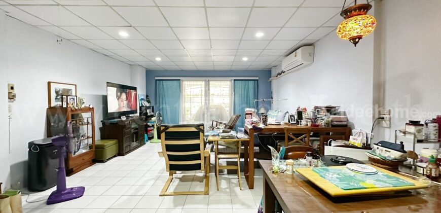 ทาวน์เฮ้าส์ 3 ชั้น ซอยจรัญสนิทวงศ์ 67 แยก 3 พร้อมอยู่