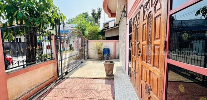 ขายบ้านพร้อมที่ดิน ในตัวเมืองพิษณุโลก 2 ชั้น มีดาดฟ้า เนื้อที่ 42 ตร.ว. แถมฟรีเฟอร์นิเจอร์ พร้อมเข้าอยู่ โทร 081-9629980 ขายบ้านพร้อมที่ดิน ในตัวเมืองพิษณุโลก 2 ชั้น มีดาดฟ้า เนื้อที่ 42 ตร.ว. แถมฟรีเฟอร์นิเจอร์ พร้อมเข้าอยู่ โทร 081-9629980