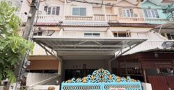 ให้เช่าทาวเฮ้าส์ 3 ชั้น หมู่บ้าน สินทวีแกรนด์วิลเลจน์ รีโนเวท บ้านพร้อมอยู่ บ้านเปล่า โทร 081-821-8151