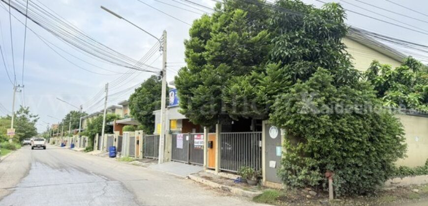 บ้านแฝด บ้านชานไม้ เดอะทาวน์ คลองสอง คลองหลวง ปทุมธานี หลังมุม