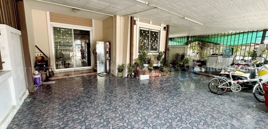 ทาวน์เฮ้าส์ ชั้นเดียว บ้านกลางเมือง พีพี 8 เมืองสุพรรณบุรี หลังมุม