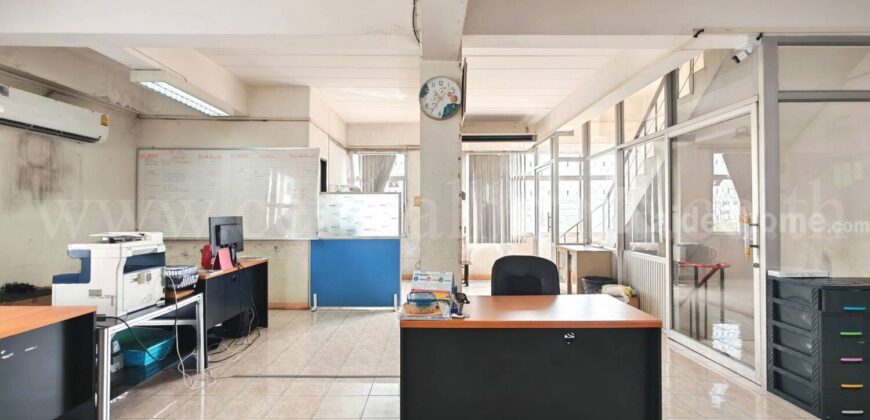 อาคารพาณิชย์ 4 ชั้นครึ่ง 2 คูหา ถนนพหลโยธิน (รังสิต – นวนคร) ใกล้ตลาดไท ถูกมาก