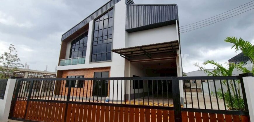 ที่ดินถมเปล่าพร้อมสร้างโกดังมีบริการก่อสร้างฟรี!!!!!!!