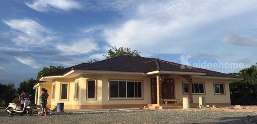 ให้เช่าบ้านเดี่ยว พื้นที่ 1 ไร่ อ.พนัสนิคม จ.ชลบุรี ใกล้ร้านสะดวกซื้อ 7/11 มินิบิ๊กซี โลตัส ซีเจ โทร 0879556066